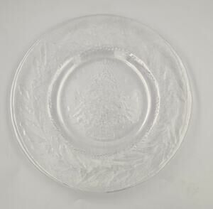 Set of Two Arcoroc Holly Tree Dinner Plates Made of Pressed Crystal Glass